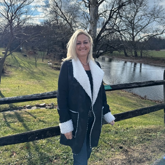 Meet your Posher, Jennifer - Picture 8 of 8